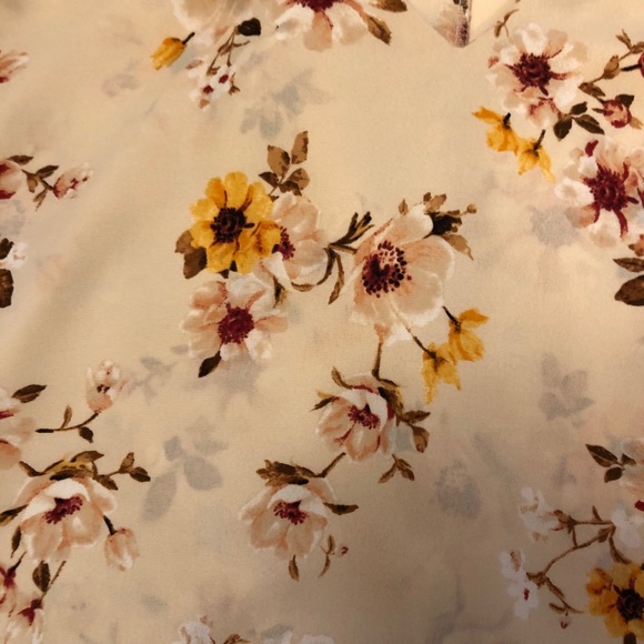 Summer floral tank top that doesn’t fit - Picture 2 of 3